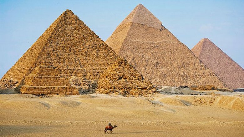 Egyptiläisten pyramidien rakentaminen toteutettiin äänen avulla, mutta oppikirjoista ei jostain syystä ole sanaa tästä