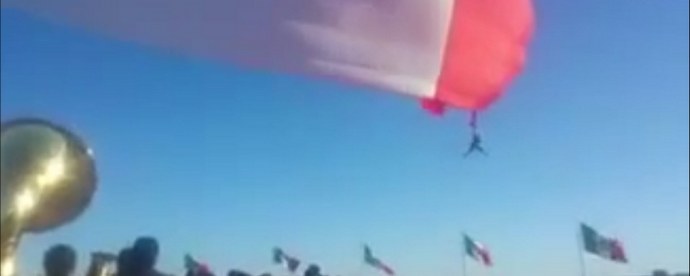 Kohtalo pelaa miestä, ja mies lentää lipulla