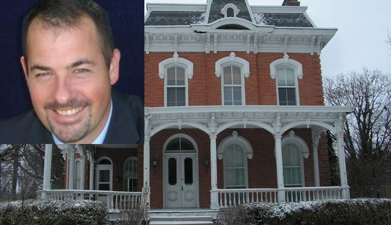 Yliluonnollinen toiminta vanhassa talossa putosi videokameran linssiin