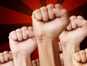 Oikean nyrkin puristaminen parantaa muistia.