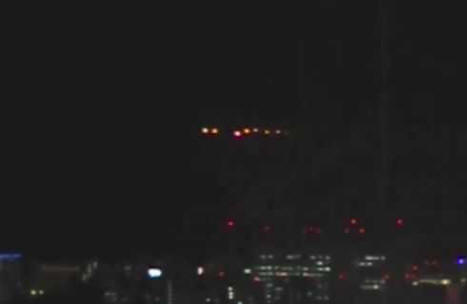 Salaperäiset valot Japanin yli