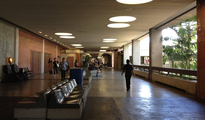 Yhdysvaltain tullivirkailijat löytävät salaperäisen esineen matkustajan käsilaukusta