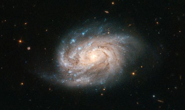 Hubble-teleskooppi sieppaa samanlaisen galaksin kuin meidän 