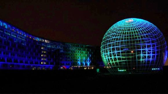 Nyt me kaikki elämme maailmanvuonna