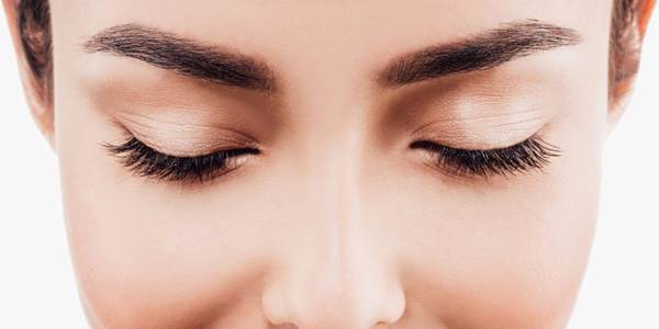 näppylä kulmakarvojen ennuksessa 