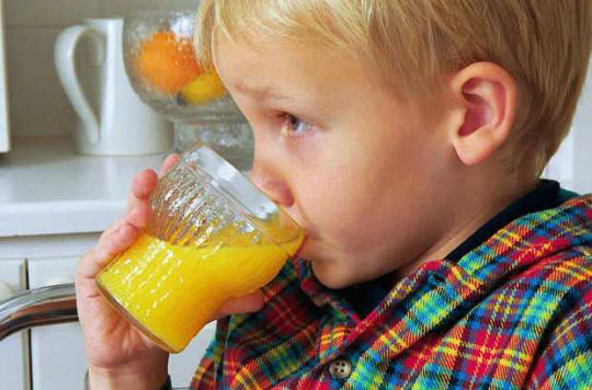 Tutkijoiden mukaan mehut ovat haitallisia lasten terveydelle.