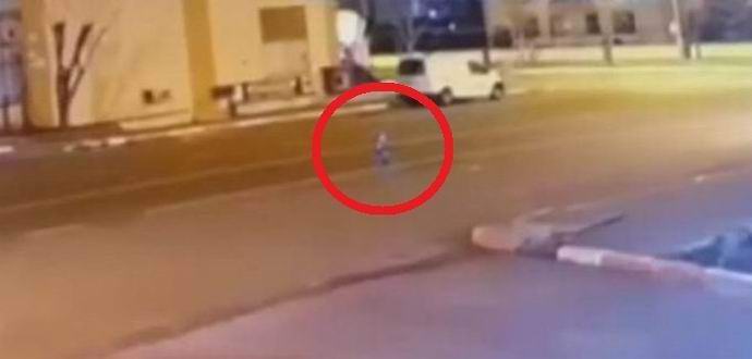 Turkin katuvalvontakamera kuvaa kuvaa salaperäisen olennon