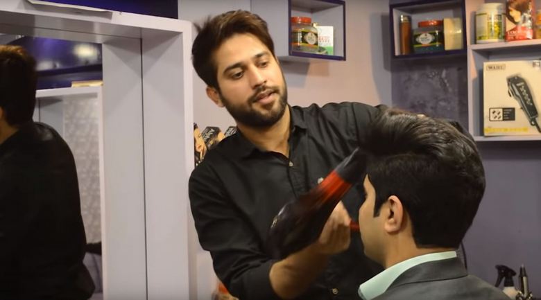 Pakistanin ainutlaatuinen kampaaja, jota kutsutaan