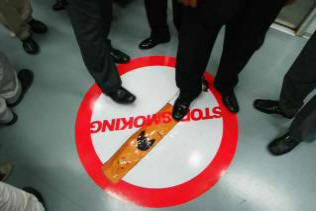 Sinun ei pitäisi yhdistää hedelmiä ja tupakointia.