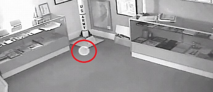 Salaperäinen pallo lentää Amerikan kosmetiikan museossa