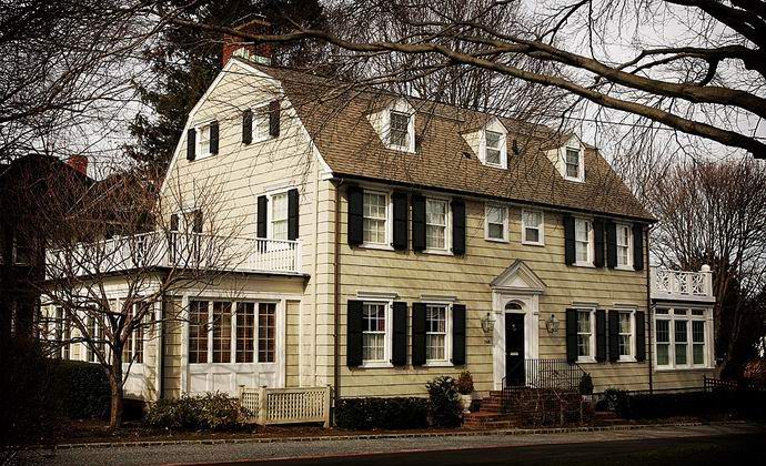 Amerikassa kuuluisa tappajatalo laitettiin huutokauppaan