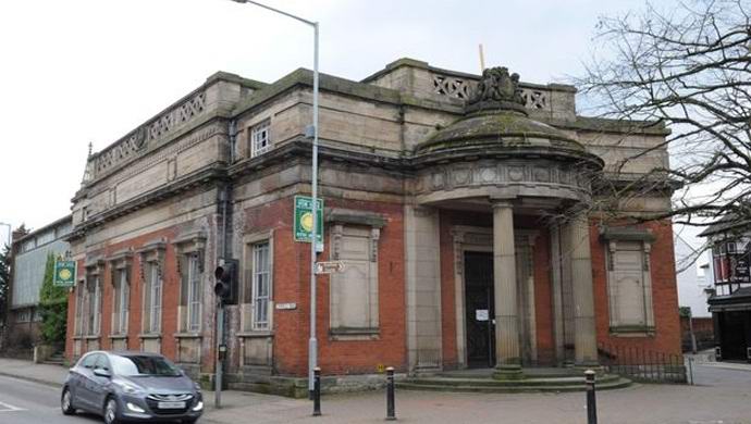 Englannissa haamu protestoi kirjaston myyntiä vastaan