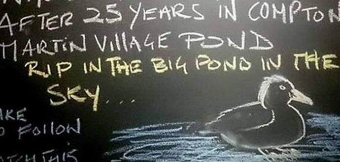 Englannin maaseudulla he haluavat haudata draken kunniaksi