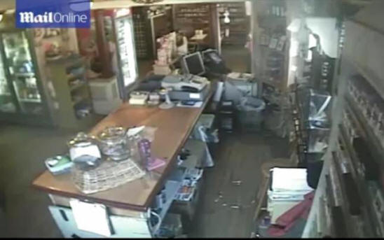 Guildfordissa näkymätön heitti lasiruokia pöydältä