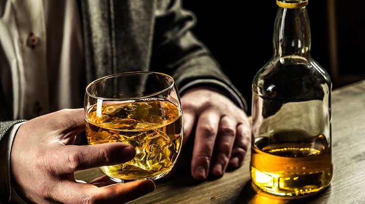 Intiassa alkoholia valui asuinrakennuksen hanasta