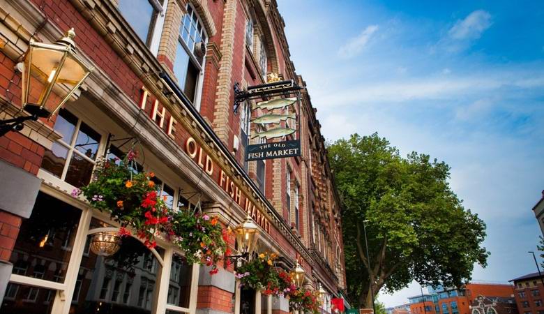 Phantom-kasvot toteutuivat historiallisessa pubissa.