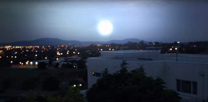 Canberrassa valokuvannut UFO