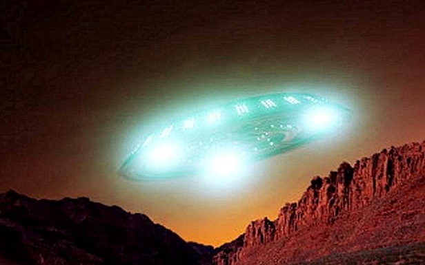 UFO havaittu avaruudessa, lentäen kohti Marsia