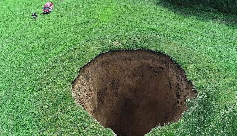 Nižni Novgorodin alueella muodostui yhtäkkiä valtava suppilo