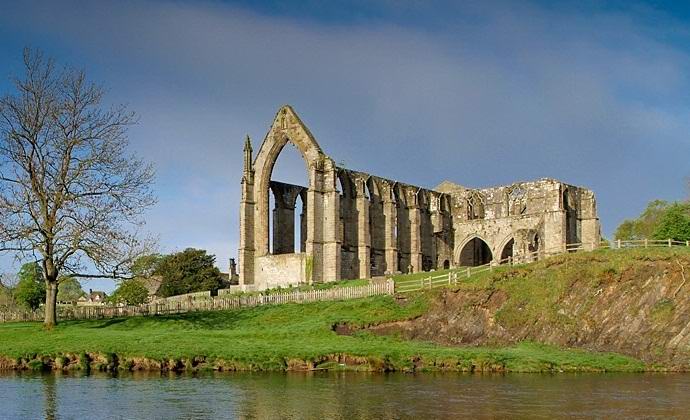 Haamu ammuttiin keskiaikaisen luostarin ikkunaan