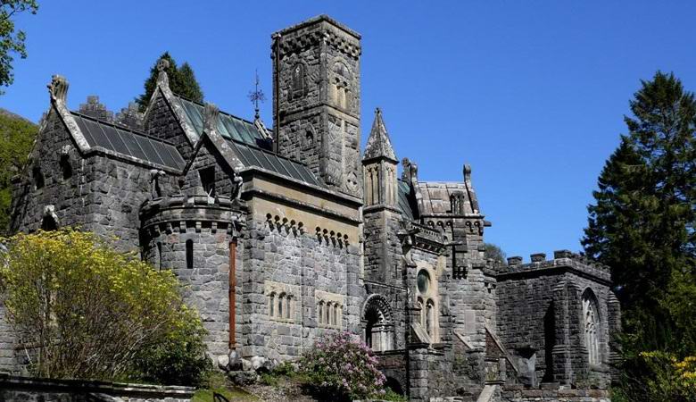 Henki valokuvattiin vanhassa kirkossa