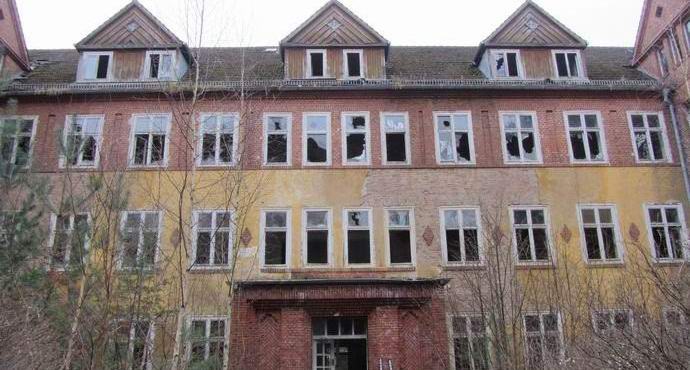 Haamu on kuvattu hylätyssä Englannin mielisairaalassa