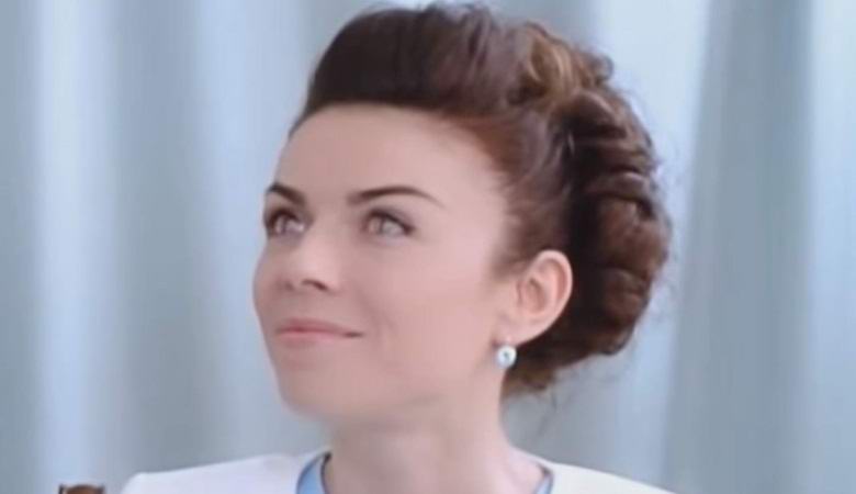 TV-isäntä vilkkui kuin matelija