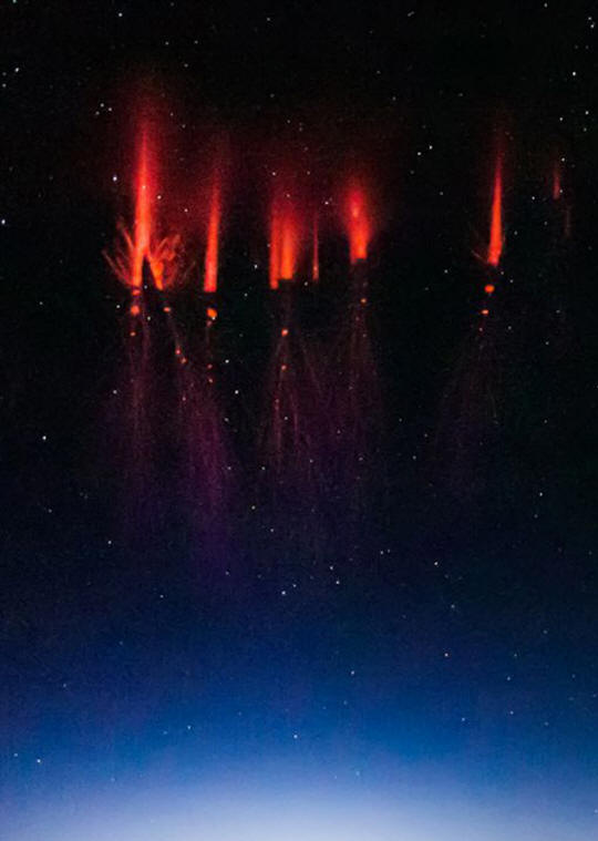 Space kummitukset rivissä pyöreä tanssi