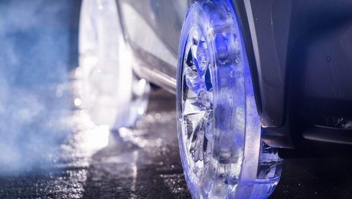 Japanilaiset testasivat auton jään pyörät