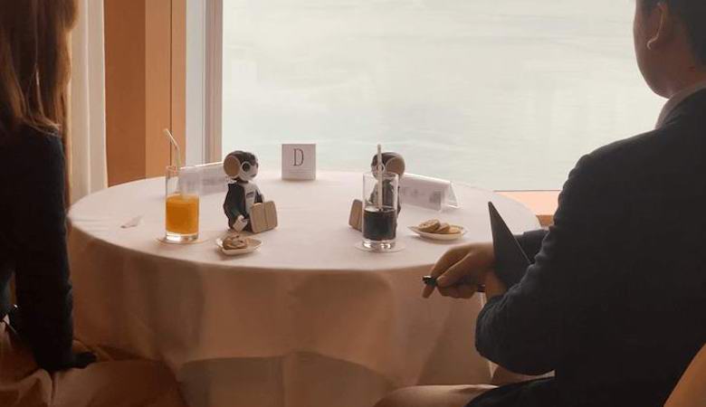 Hauska robotti antaa japanilaisten löytää rakkauden