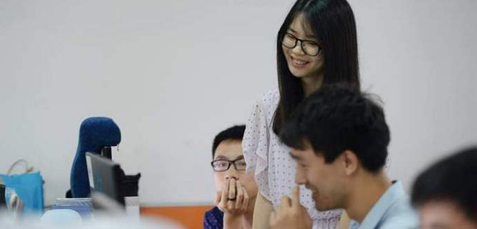 Miksi kiinalaiset IT-yritykset palkkaavat kauniita tyttöjä?