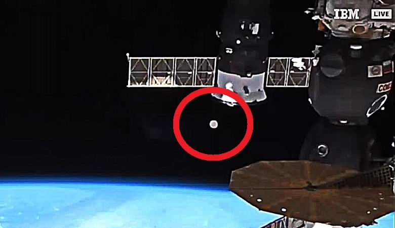 Maapallon ympäri lentävä jättiläinen UFO on tallennettu.