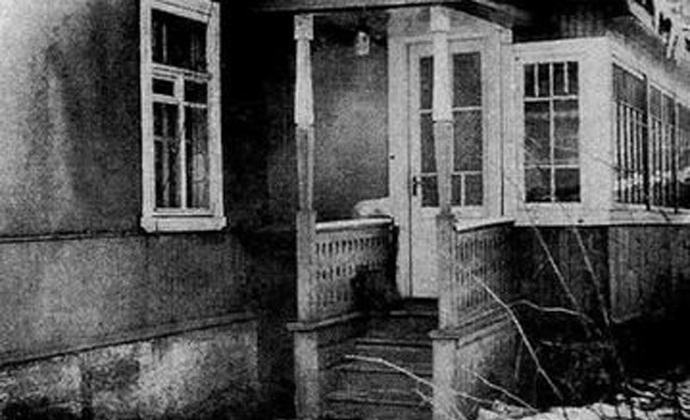 Salaperäiset valokuvat, joissa pahat henget murtavat ikkunan