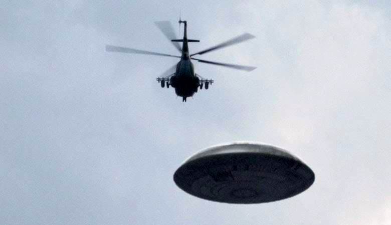 Salaperäiset UFO: t ja mustat helikopterit Los Angelesin päällä
