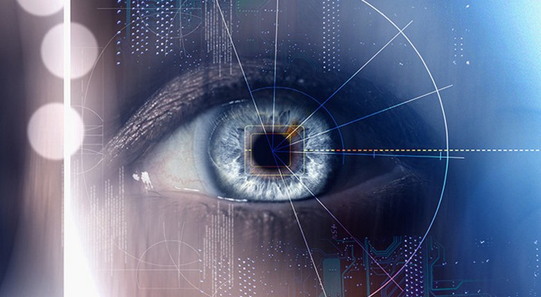 Salaperäinen valoisa pallo, joka on kiinnitetty IR-kameran linssiin