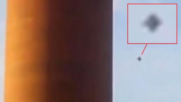 Earth - UFO-tankkaus