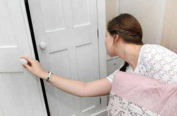 Nainen kärsii harvinaisesta fobia pelosta kaappeista