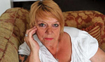 Kummitukset kummittelevat naista kahden vuoden ajan varastaen alusvaatteet