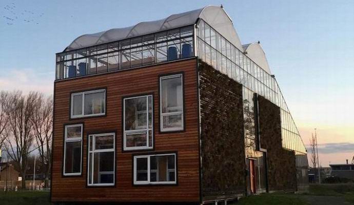 Kasvihuoneessa oleva asuinrakennus asuu Alankomaissa