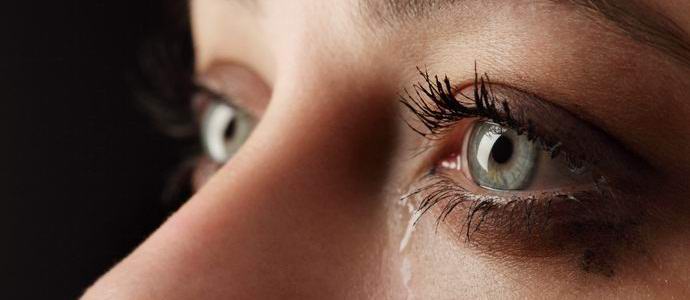 Brasilian asukas itkee kristallikyyneleillä