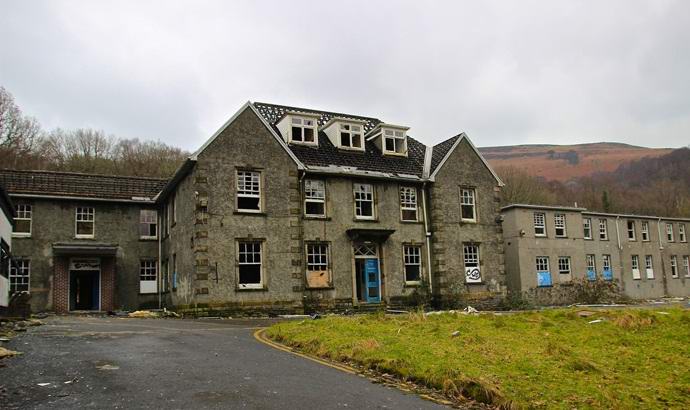 Hylätyn sairaalan pahat aaveet